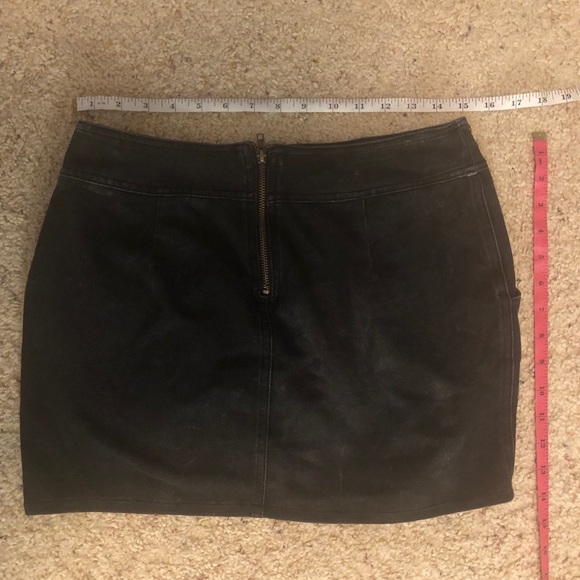 M SUPER CUTE black washed stretchy denim skirt - Picture 2 of 2